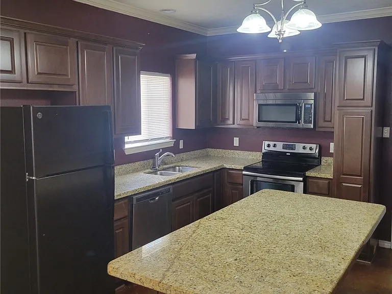 6913 Appomattox Dr — Photo 3