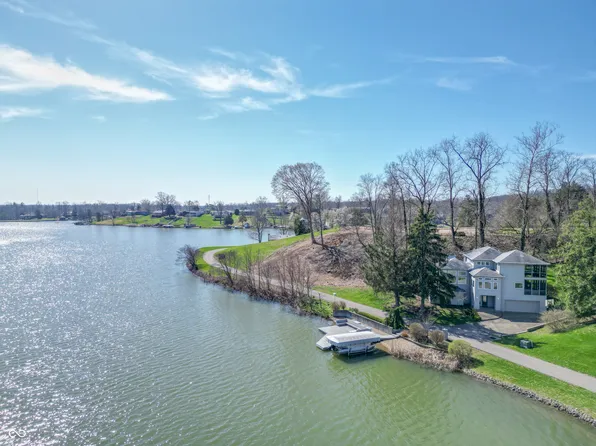 9622 W Shore Dr, Columbus, IN 47201