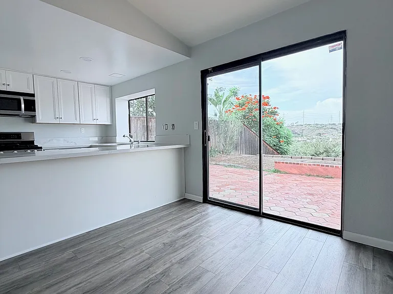 657 Redlands Pl — Photo 5