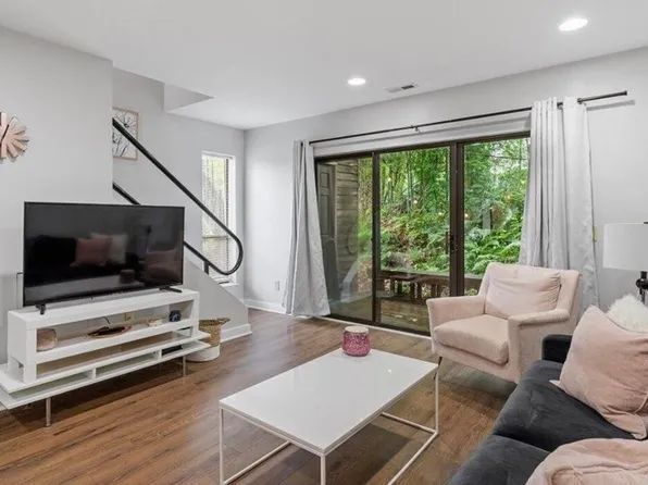 130 E Longview St APT S, Chapel Hill, NC 27516