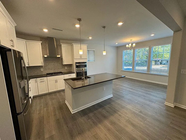 2422 Greshford Ln — Photo 12