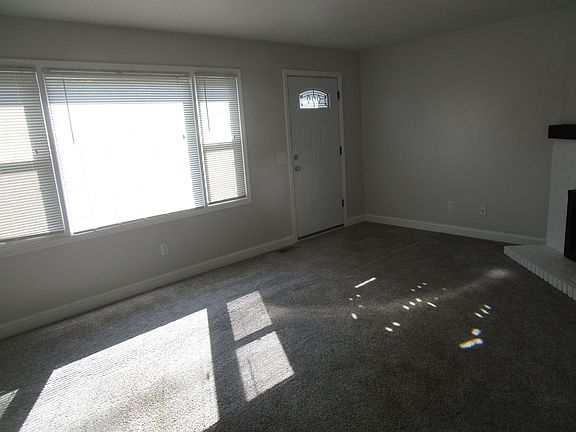 4th image of 642 Sweetwater Dr