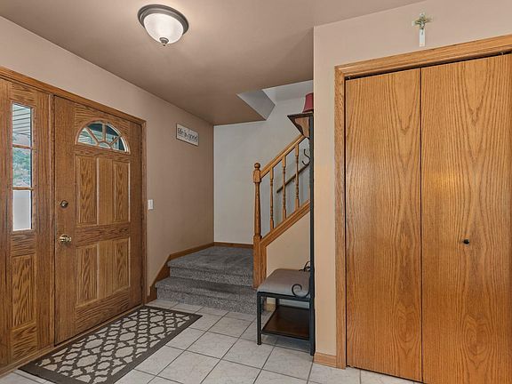 5th image of 972 Honeysuckle Ln