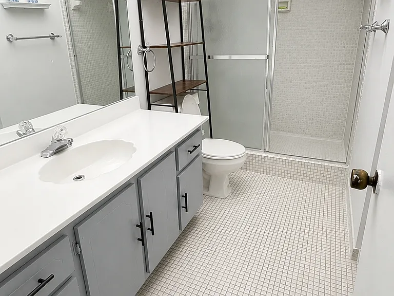 240 Lakeview Dr #306 — Photo 6