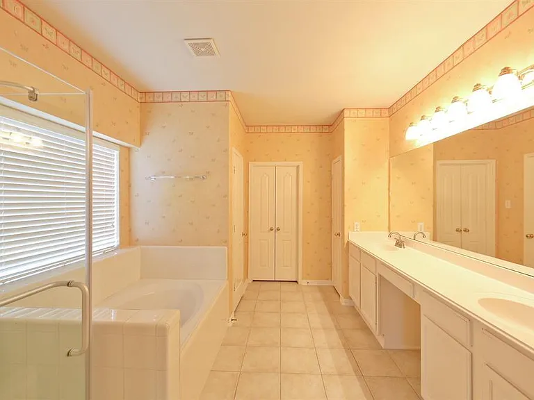 407 Groveton Ridge Ln — Photo 16