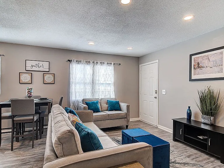 Cambridge Apartments — Photo 7