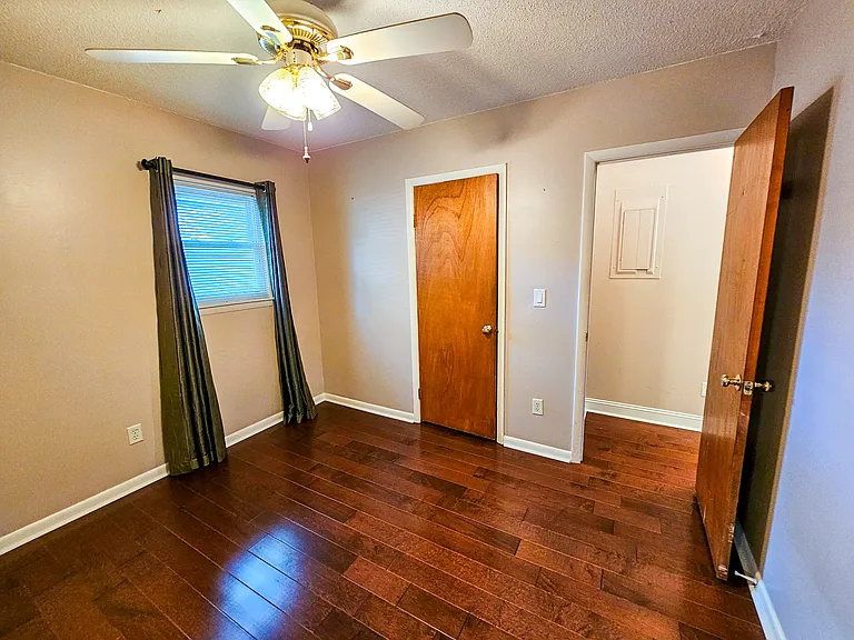 603 Huguenin Dr — Photo 13