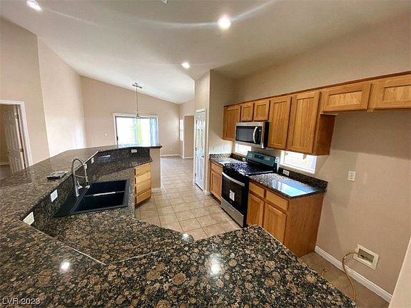 4th image of 82 Cora Hills Ct