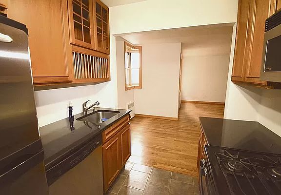 3rd image of 133 Beach 120 St #5G