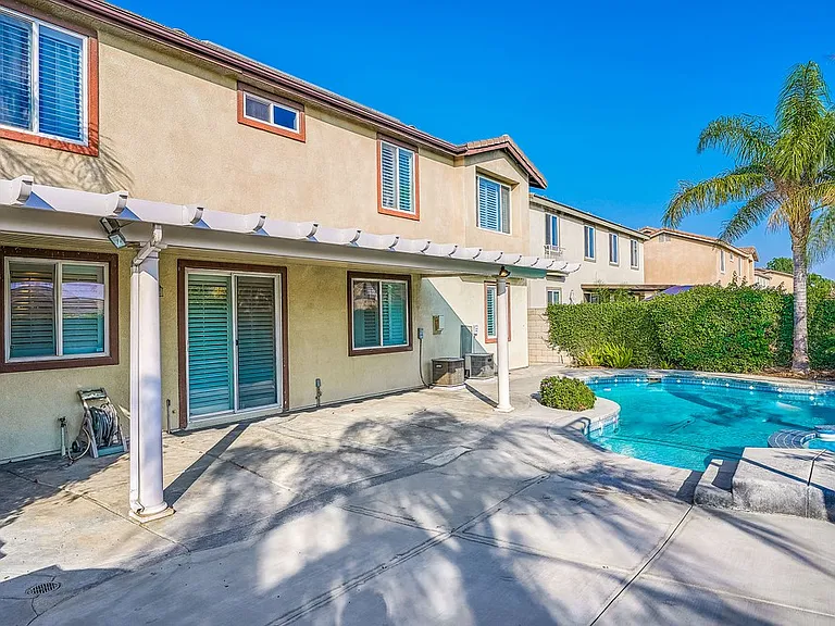 15211 Holiday Dr — Photo 30