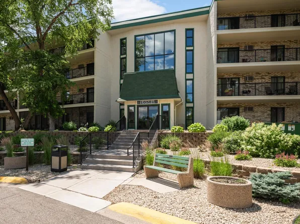 10501 Cedar Lake Rd APT 413, Minnetonka, MN 55305