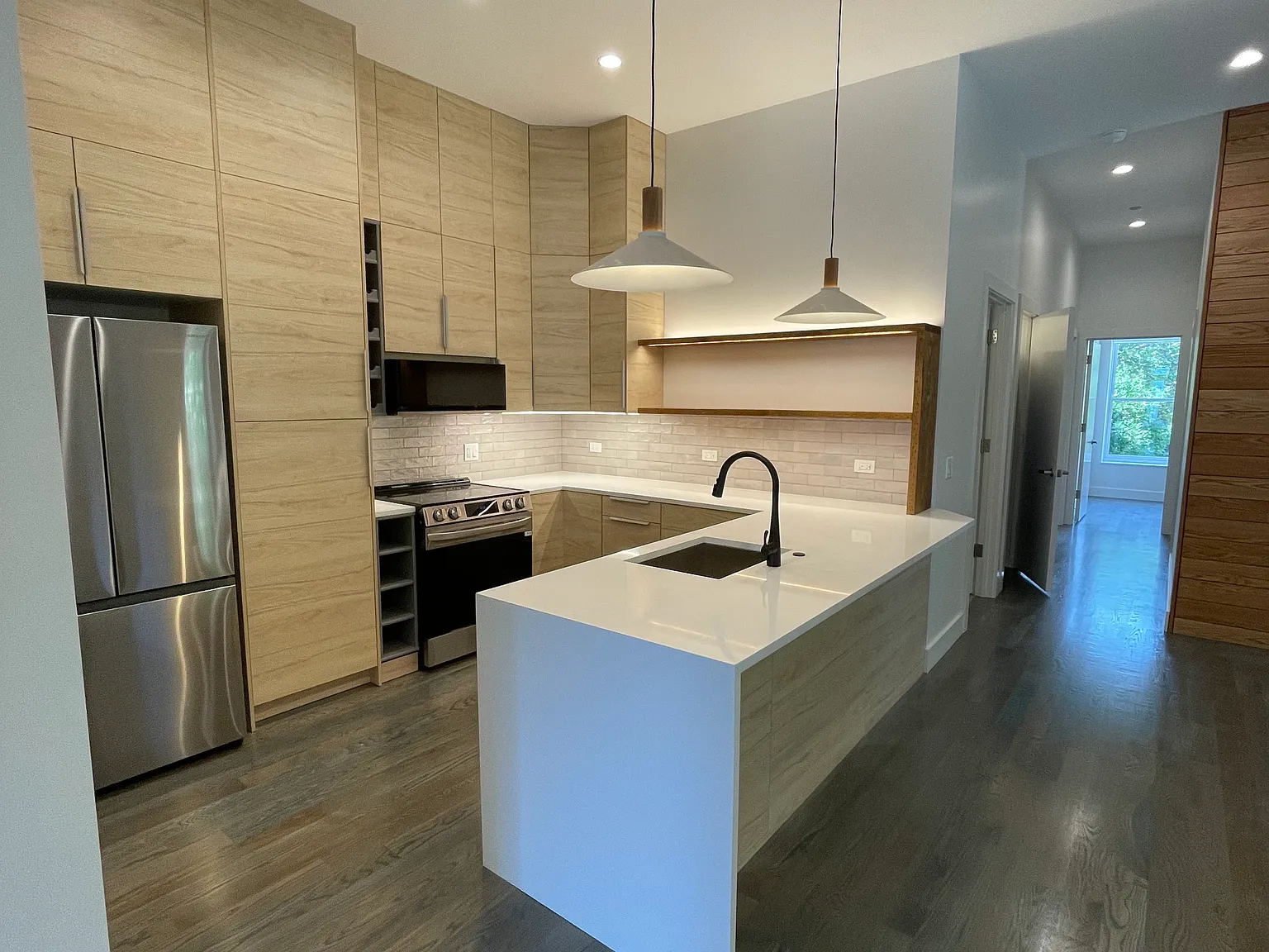 3 bed, $4,995 — Photo 2