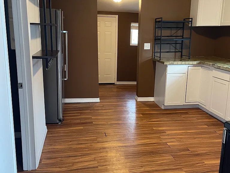 915 Greenlawn Ave — Photo 5