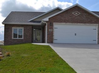 1130 13th St SE, Dyersville, IA 52040