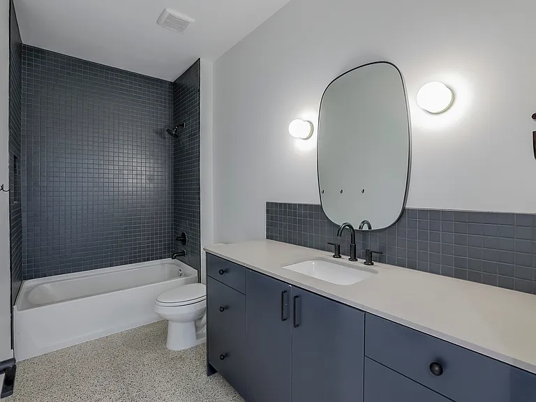 309 W Daggett Ave #207 — Photo 10