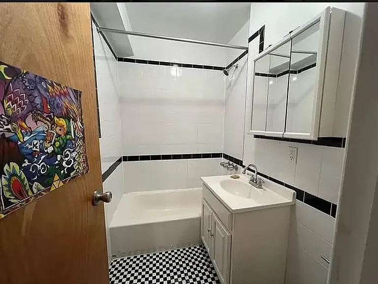 390 E 21st St #3C — Photo 4