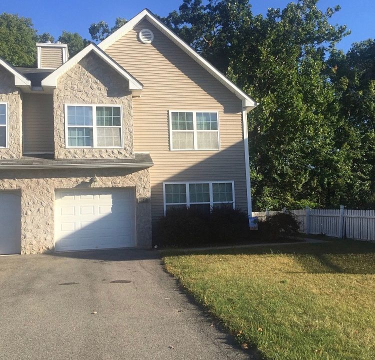 1st image of 13 Cambridge Ct