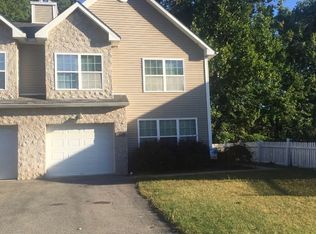 13 Cambridge Ct, Lloyd, NY 12528