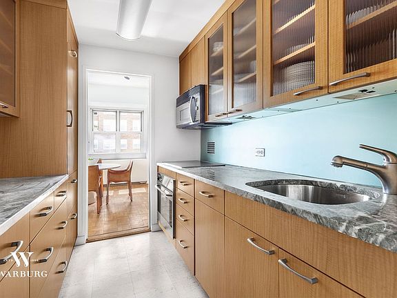 3rd image of 175 E 62nd St APT 15B