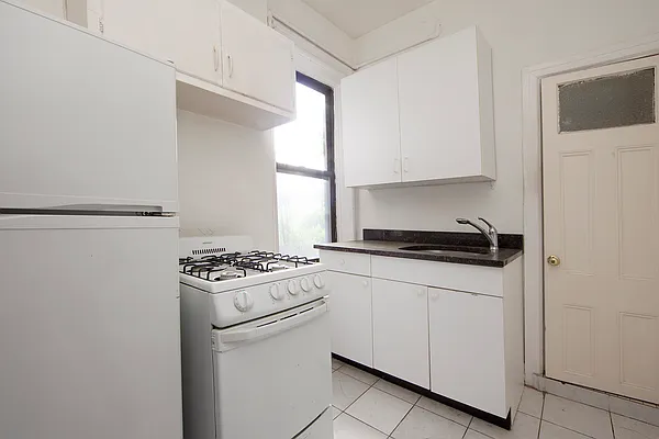 Rented by R New York | media 9