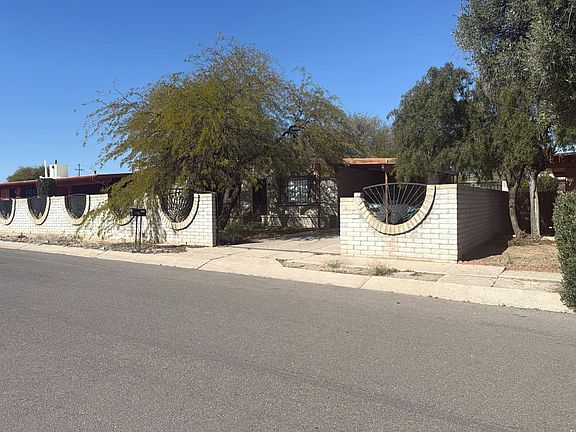 2nd image of 2752 W Dakota St