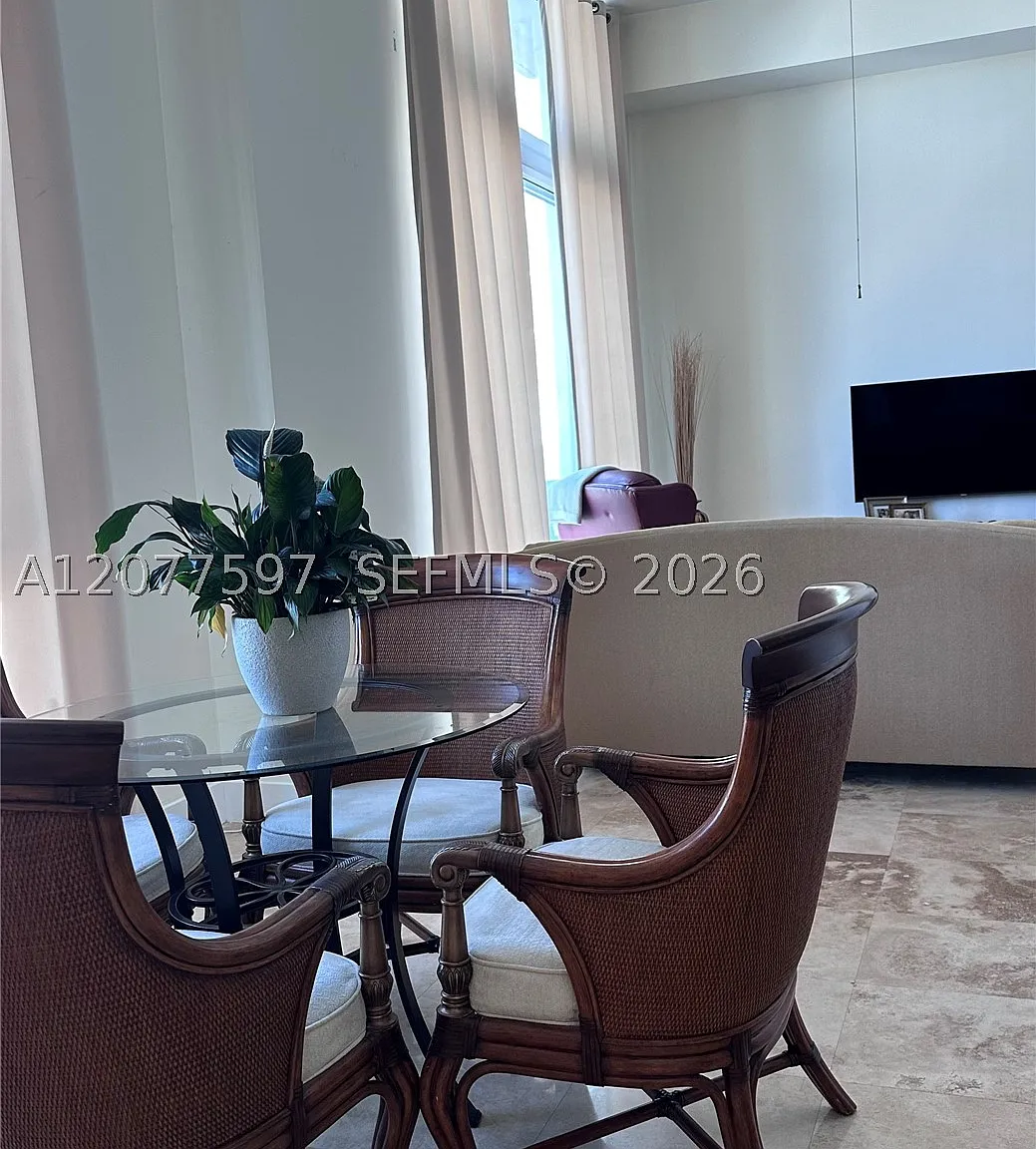 1 bed, 1.0 bath, 906 sqft, $2,795 — Photo 3
