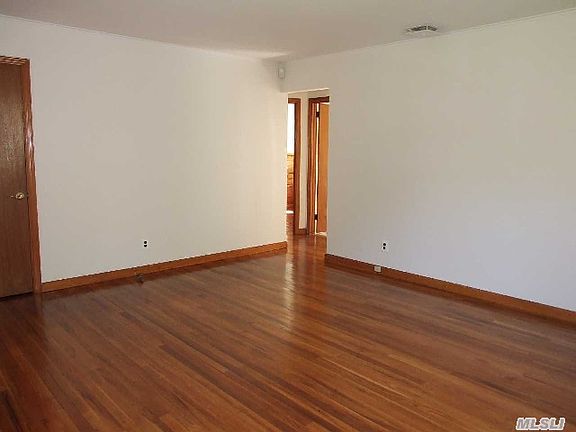 3rd image of 5 Woody Ln