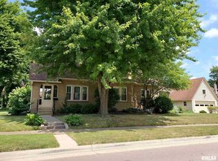 1201 N 3rd St, Clinton, IA 52732