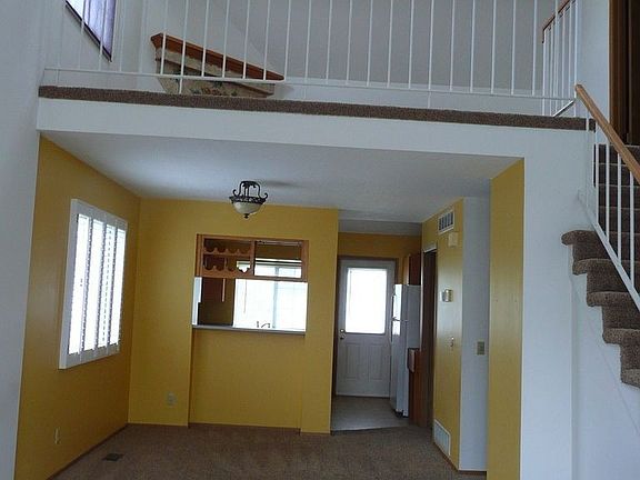 Big main room with open layout and vauted ceilings.