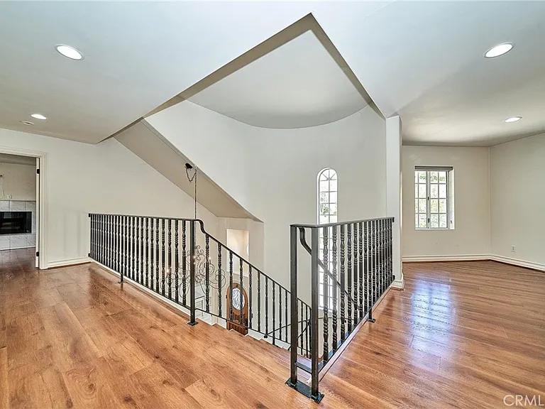 1089 Village Dr — Photo 22