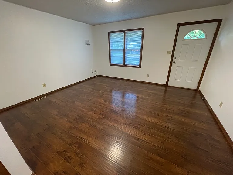 2901 W Walnut St — Photo 9