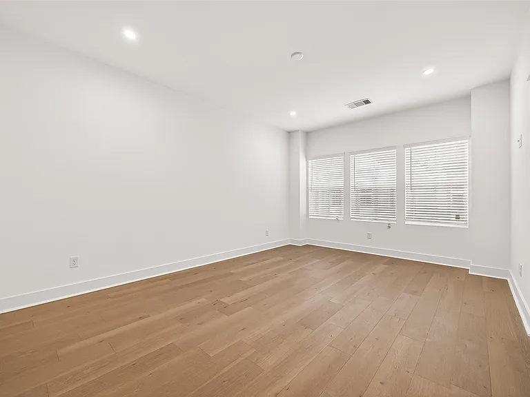 328 Neyland St — Photo 10