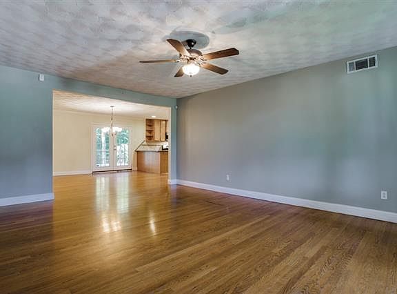4th image of 8077 Claremont Dr