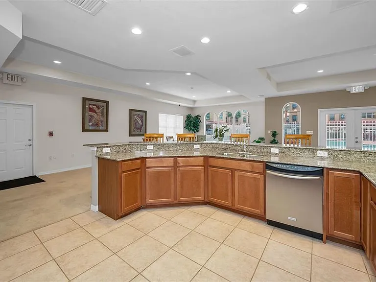 606 Wells Ct #202 — Photo 44