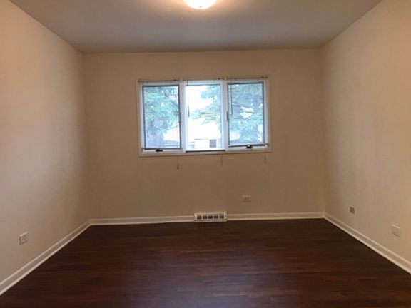 4th image of 17030 Oconto Ave