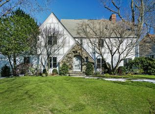 2 Winged Foot Dr, Larchmont, NY 10538