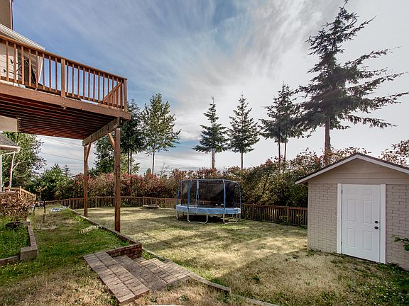 3rd image of 4209 33rd St NE