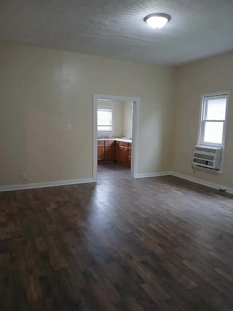 4 bed, 3382 sqft, $1,800 — Photo 2