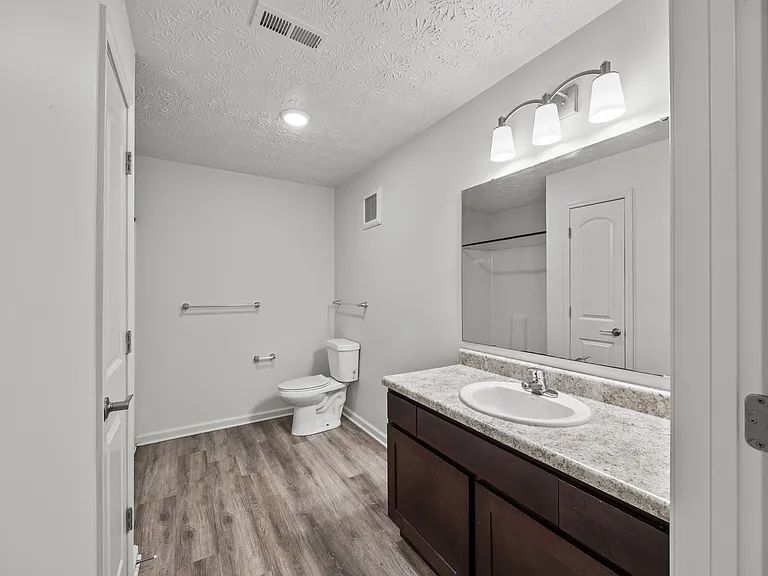 Whispering Creek Apartments — Photo 30