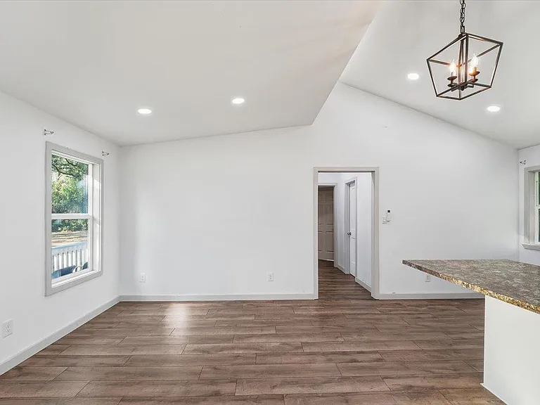 877 Yaupon Dr — Photo 9