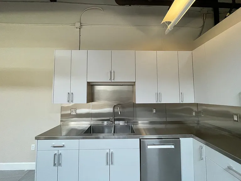 41 E Main St — Photo 9