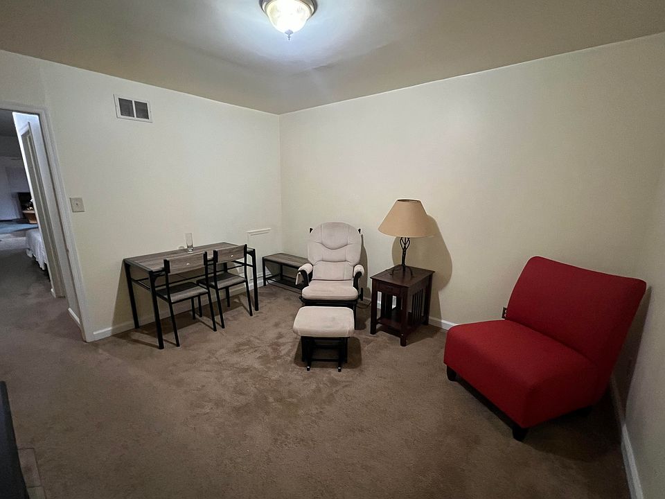 2nd image of 802 Clayton St #2