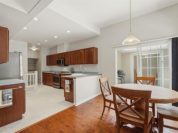 5th image of 648 S Yarrow Street