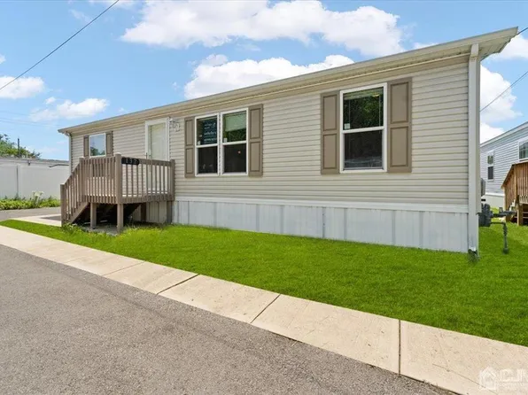 132 Oakdale Vlg, North Brunswick, NJ 08902