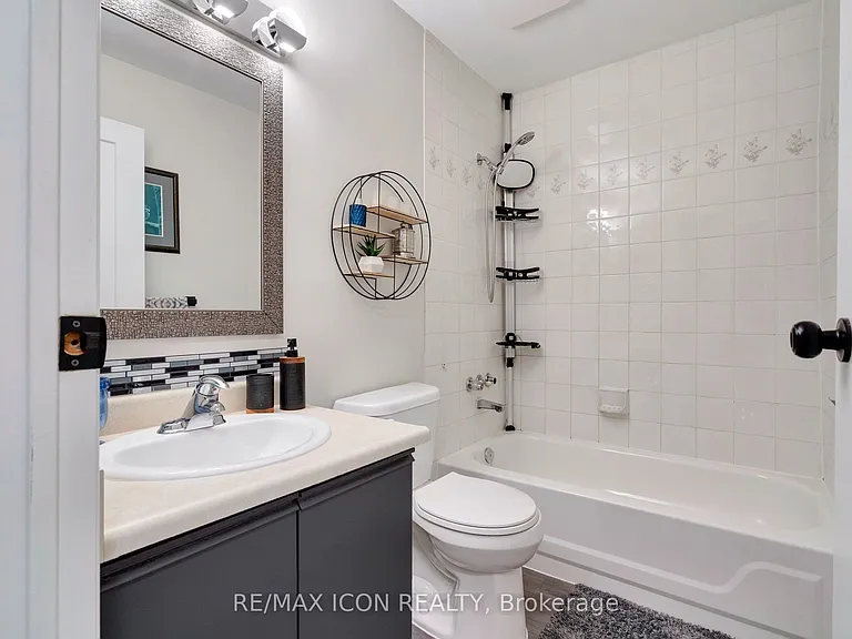 733 E Deveron Cres #319 — Photo 18