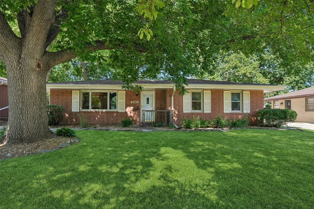 4106 43rd St, Des Moines, IA - View 3