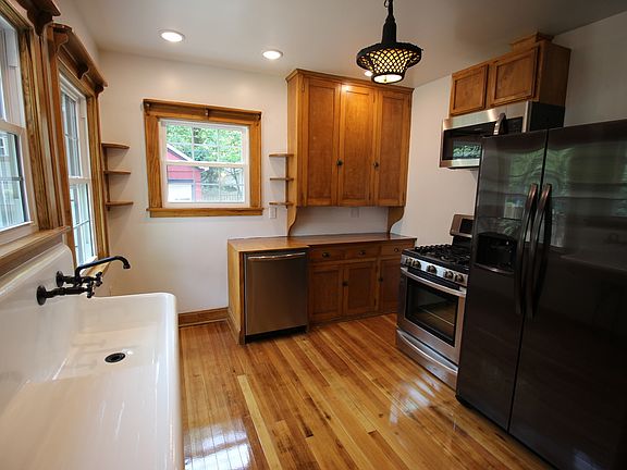 2nd image of 701 W Ohio St