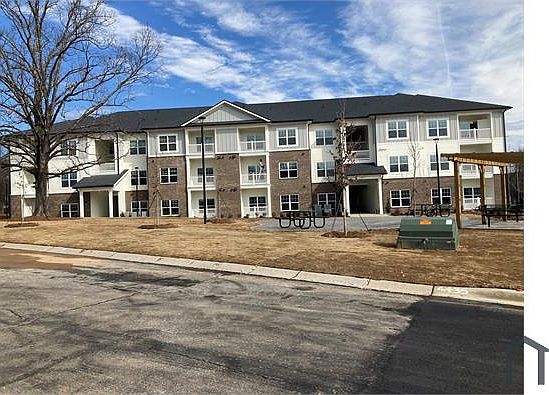 2nd image of 555 New Commerce Ct