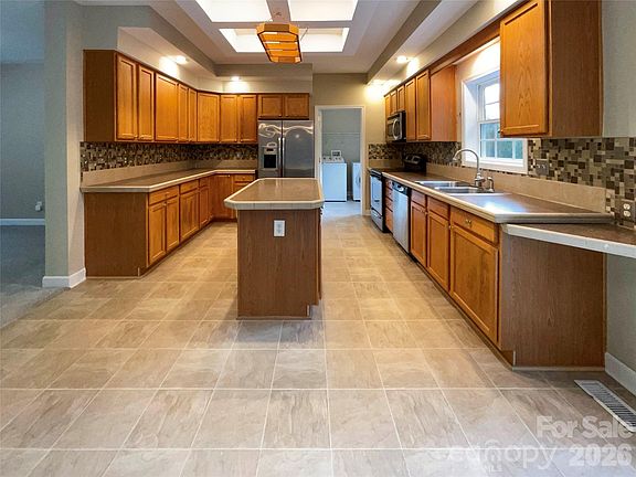 3rd image of 1228 N Dobys Bridge Rd