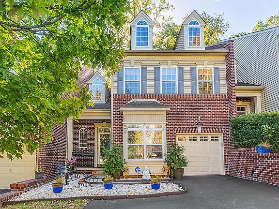 3rd image of 3140 Woodsedge Dr